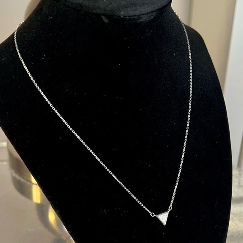TRIANGLE•DIAMOND DETAIL•NECKLACE